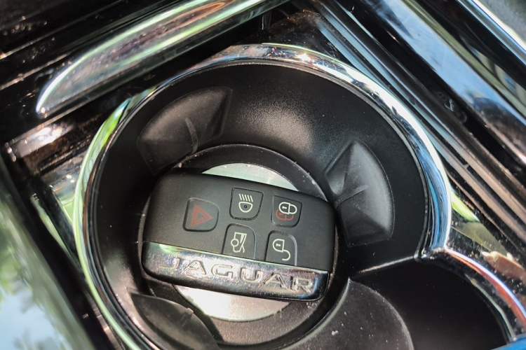 Used Jaguar XJ 2014 XJL 3.0 SC Two-Wheel-Drive Panoramic Business Edition Interior 1
