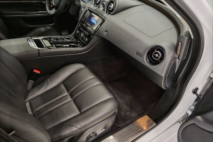 Used Jaguar XJ 2014 XJL 2.0T Two-Wheel-Drive Elegant Business Edition Interior 9