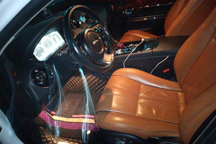 Used Jaguar XJ 2014 XJL 3.0 SC Two-Wheel-Drive Panoramic Business Edition Left Front Seat