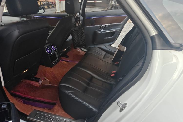Used Jaguar XJ 2014 XJL 2.0T Two-Wheel-Drive Elegant Business Edition Left Rear Seat