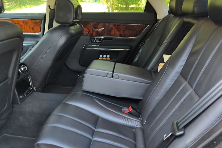 Used Jaguar XJ 2014 XJL 3.0 SC Two-Wheel-Drive Panoramic Business Edition Left Rear Seat