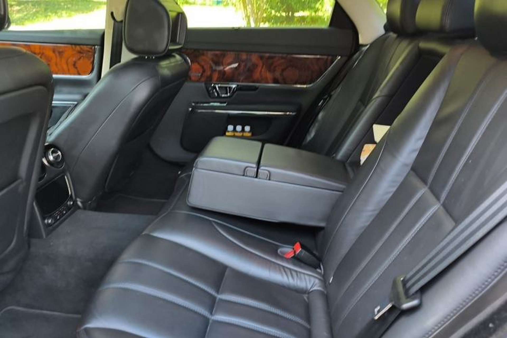 Used Jaguar XJ 2014 XJL 3.0 SC Two-Wheel-Drive Panoramic Business Edition Left Rear Seat