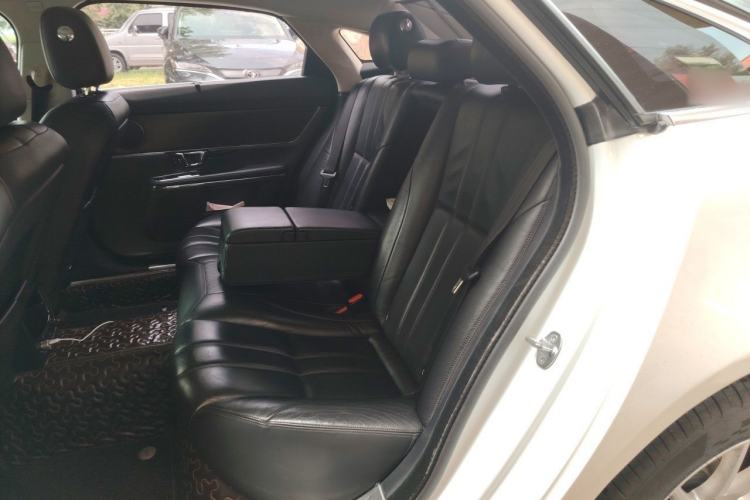 Used Jaguar XJ 2014 XJL 2.0T Two-Wheel-Drive Elegant Business Edition Left Rear Seat