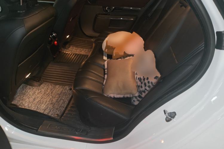Used Jaguar XJ 2014 XJL 2.0T Two-Wheel-Drive Elegant Business Edition Left Rear Seat