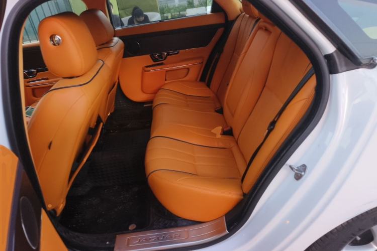 Used Jaguar XJ 2014 XJL 2.0T Two-Wheel-Drive Elegant Business Edition Left Rear Seat