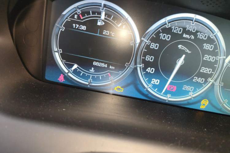 Used Jaguar XJ 2014 XJL 3.0 SC Two-Wheel-Drive Panoramic Business Edition Odometer Close Up