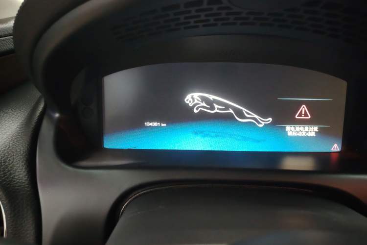 Used Jaguar XJ 2014 XJL 2.0T Two-Wheel-Drive Elegant Business Edition Odometer Close Up