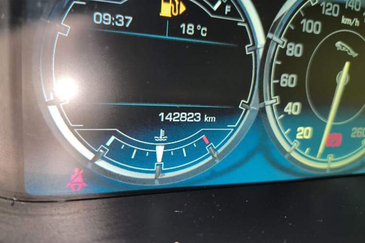 Used Jaguar XJ 2014 XJL 3.0 SC Two-Wheel-Drive Panoramic Business Edition Odometer Close Up