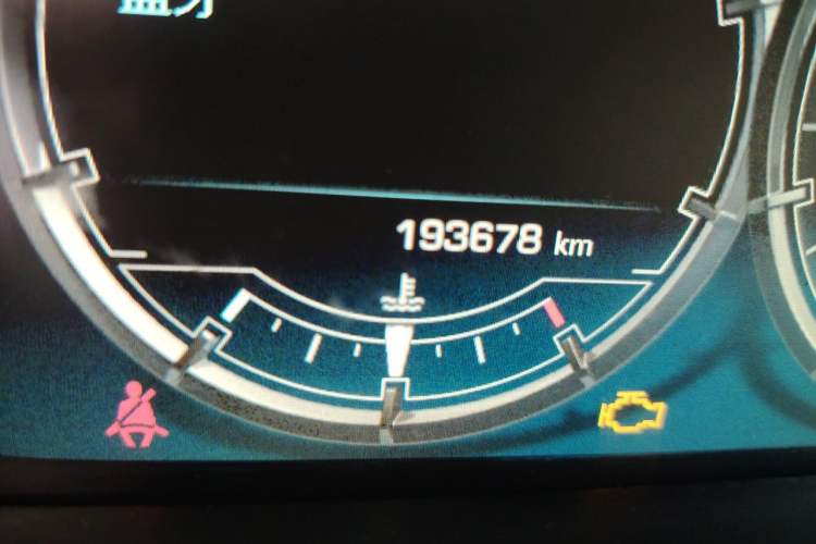 Used Jaguar XJ 2014 XJL 2.0T Two-Wheel-Drive Elegant Business Edition Odometer Close Up
