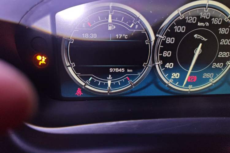 Used Jaguar XJ 2014 XJL 3.0 SC Four-Wheel Drive Panoramic Business Edition Odometer Close Up