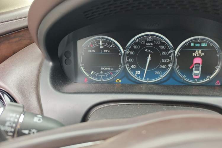 Used Jaguar XJ 2014 XJL 3.0 SC Two-Wheel-Drive Panoramic Business Edition Odometer Close Up