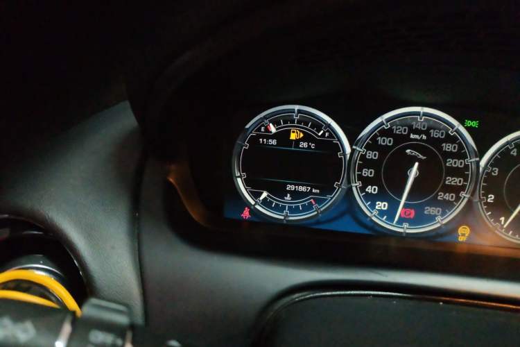 Used Jaguar XJ 2014 XJL 3.0 SC Two-Wheel-Drive Panoramic Business Edition Odometer Close Up