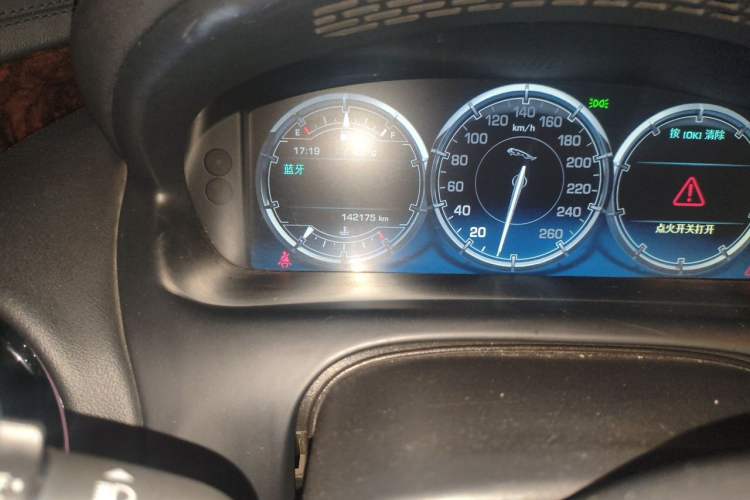 Used Jaguar XJ 2014 XJL 3.0 SC Two-Wheel-Drive Panoramic Business Edition Odometer Close Up
