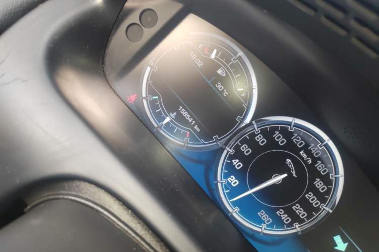 Used Jaguar XJ 2014 XJL 3.0 SC Four-Wheel Drive Prestige Business Edition Odometer Close Up