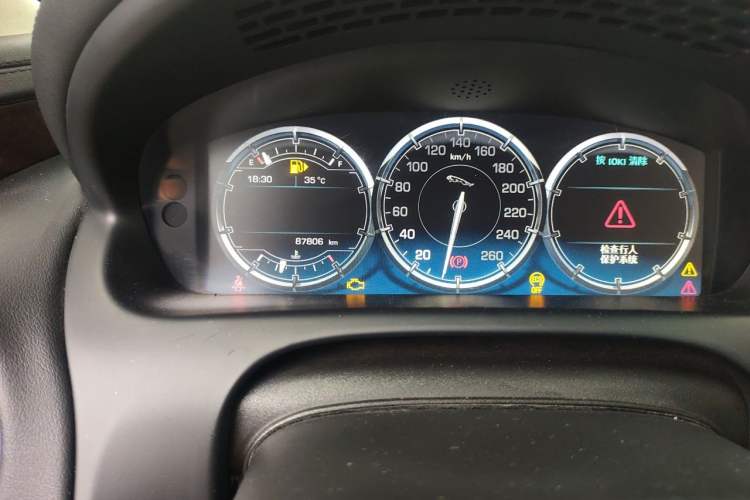 Used Jaguar XJ 2014 XJL 3.0 SC Two-Wheel-Drive Panoramic Business Edition Odometer Close Up