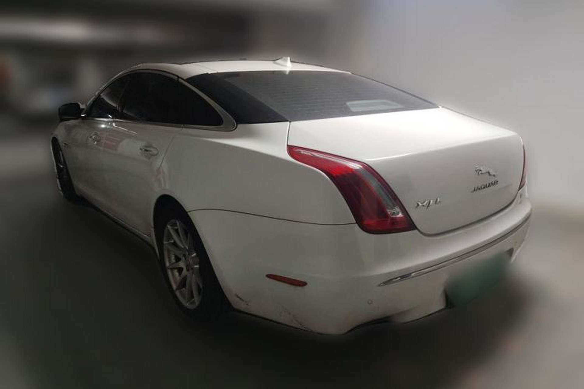 Used Jaguar XJ 2014 XJL 2.0T Two-Wheel-Drive Elegant Business Edition Rear Left 45 Deg