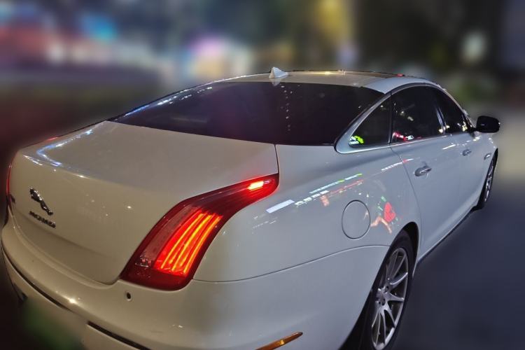 Used Jaguar XJ 2014 XJL 2.0T Two-Wheel-Drive Elegant Business Edition Rear Right 45 Deg