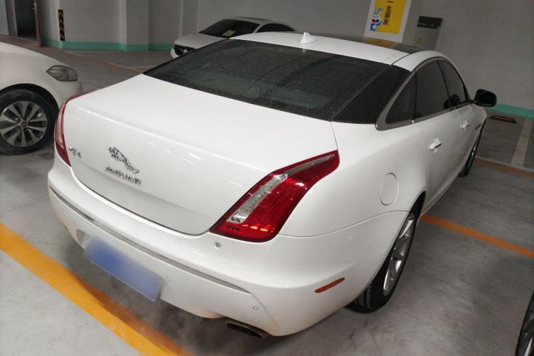 Used Jaguar XJ 2014 XJL 2.0T Two-Wheel-Drive Elegant Business Edition Rear Right 45 Deg