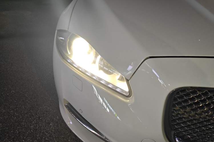 Used Jaguar XJ 2014 XJL 2.0T Two-Wheel-Drive Elegant Business Edition Right Front Headlight