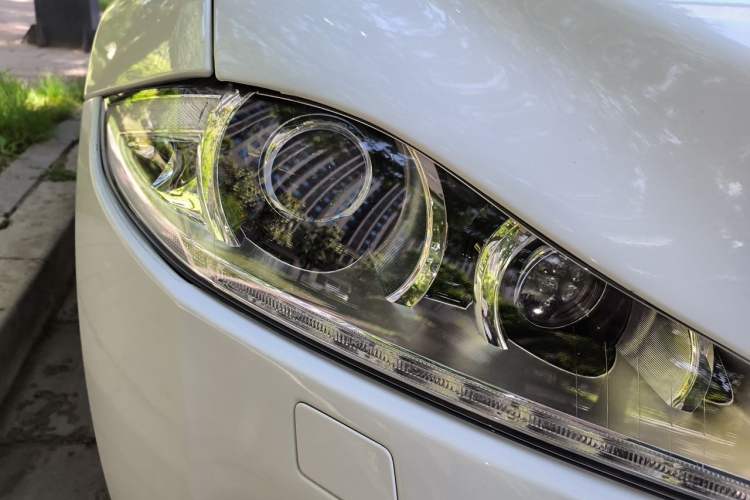 Used Jaguar XJ 2014 XJL 3.0 SC Two-Wheel-Drive Panoramic Business Edition Right Front Headlight