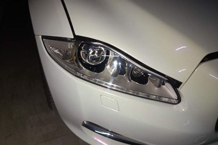Used Jaguar XJ 2014 XJL 3.0 SC Two-Wheel-Drive Panoramic Business Edition Right Front Headlight