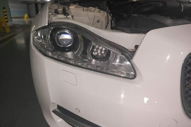 Used Jaguar XJ 2014 XJL 2.0T Two-Wheel-Drive Elegant Business Edition Right Front Headlight