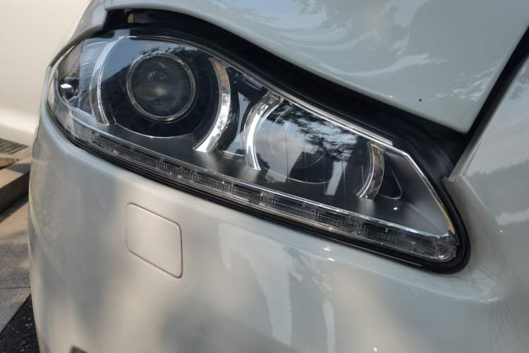 Used Jaguar XJ 2014 XJL 2.0T Two-Wheel-Drive Elegant Business Edition Right Front Headlight