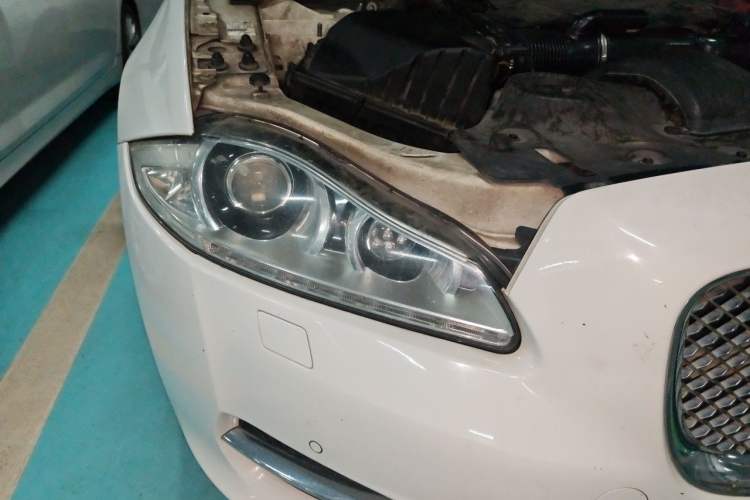 Used Jaguar XJ 2014 XJL 3.0 SC Two-Wheel-Drive Panoramic Business Edition Right Front Headlight