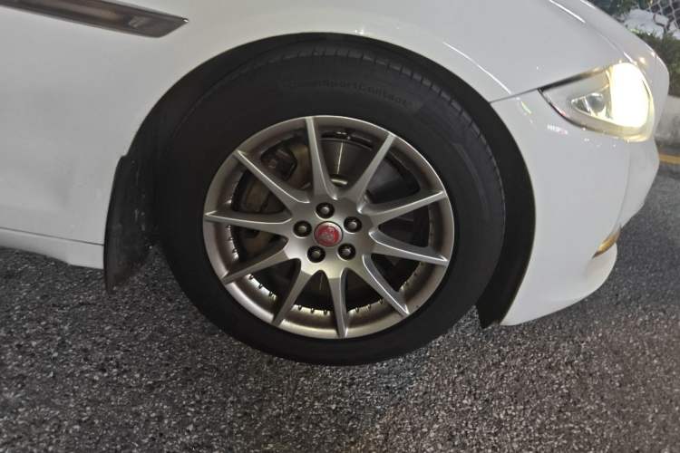 Used Jaguar XJ 2014 XJL 2.0T Two-Wheel-Drive Elegant Business Edition Right Front Wheel Hub