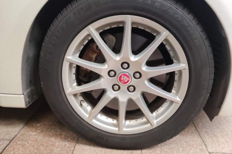 Used Jaguar XJ 2014 XJL 2.0T Two-Wheel-Drive Elegant Business Edition Right Front Wheel Hub