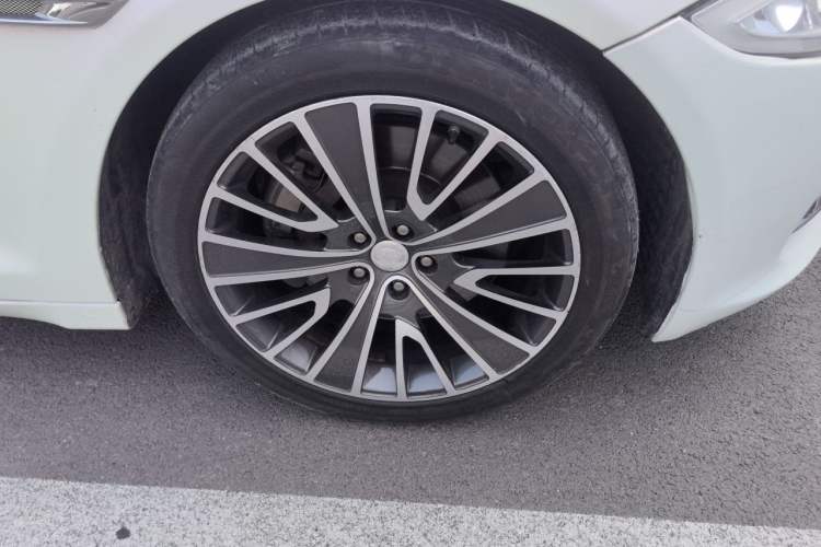 Used Jaguar XJ 2014 XJL 2.0T Two-Wheel-Drive Premium Business Edition Right Front Wheel Hub
