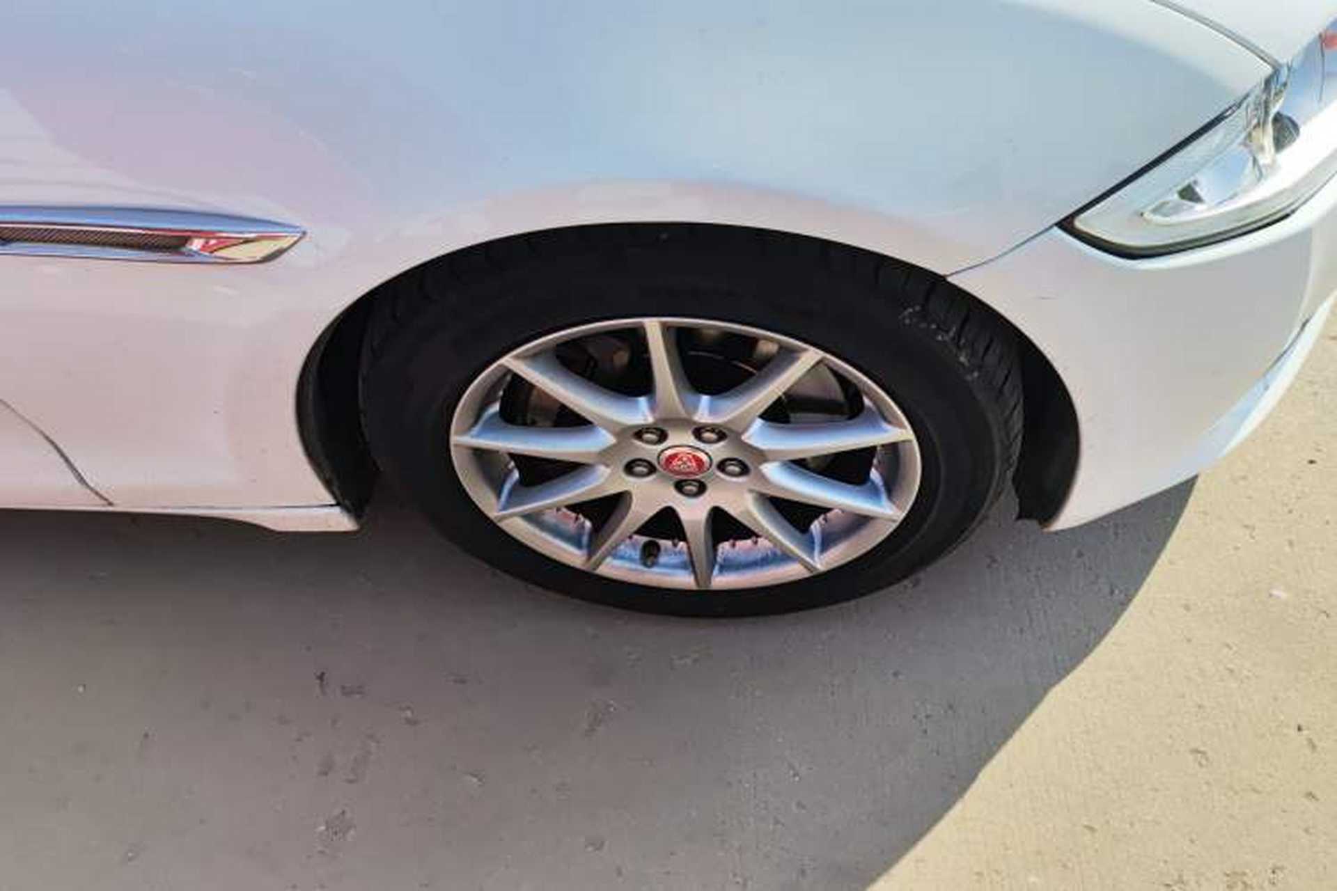Used Jaguar XJ 2014 XJL 2.0T Two-Wheel-Drive Elegant Business Edition Right Front Wheel Hub