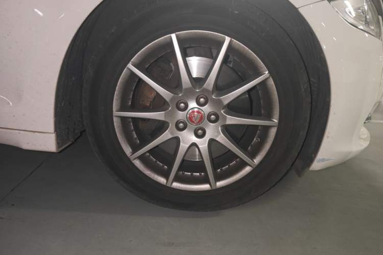 Used Jaguar XJ 2014 XJL 2.0T Two-Wheel-Drive Elegant Business Edition Right Front Wheel Hub