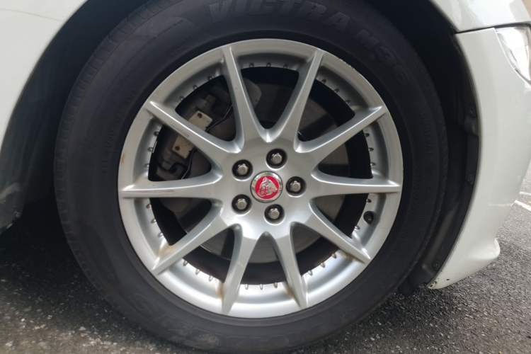 Used Jaguar XJ 2014 XJL 2.0T Two-Wheel-Drive Elegant Business Edition Right Front Wheel Hub