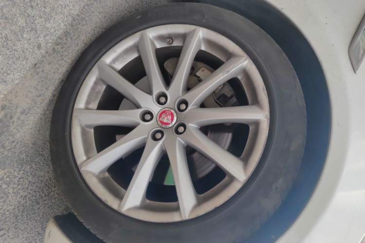 Used Jaguar XJ 2014 XJL 3.0 SC Four-Wheel Drive Prestige Business Edition Right Front Wheel Hub
