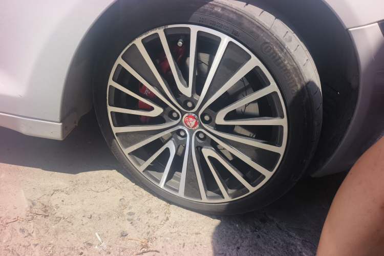Used Jaguar XJ 2014 XJL 3.0 SC Four-Wheel Drive Panoramic Business Edition Right Front Wheel Hub