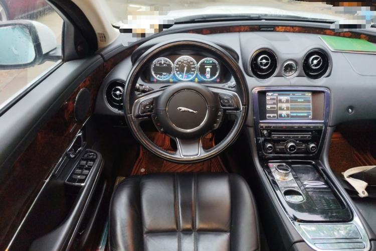 Used Jaguar XJ 2014 XJL 3.0 SC Two-Wheel-Drive Panoramic Business Edition Steering Wheel