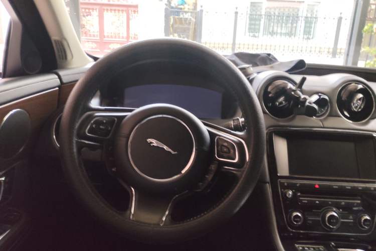 Used Jaguar XJ 2014 XJL 2.0T Two-Wheel-Drive Elegant Business Edition Steering Wheel