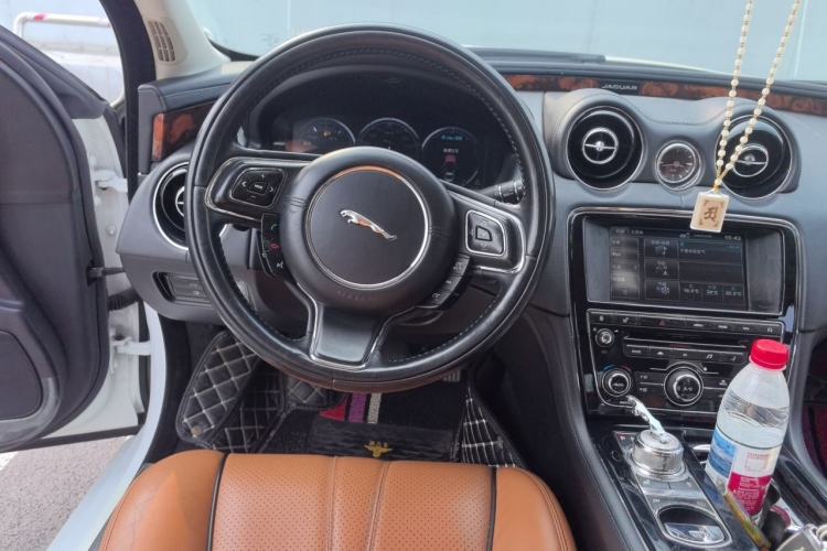 Used Jaguar XJ 2014 XJL 2.0T Two-Wheel-Drive Premium Business Edition Steering Wheel