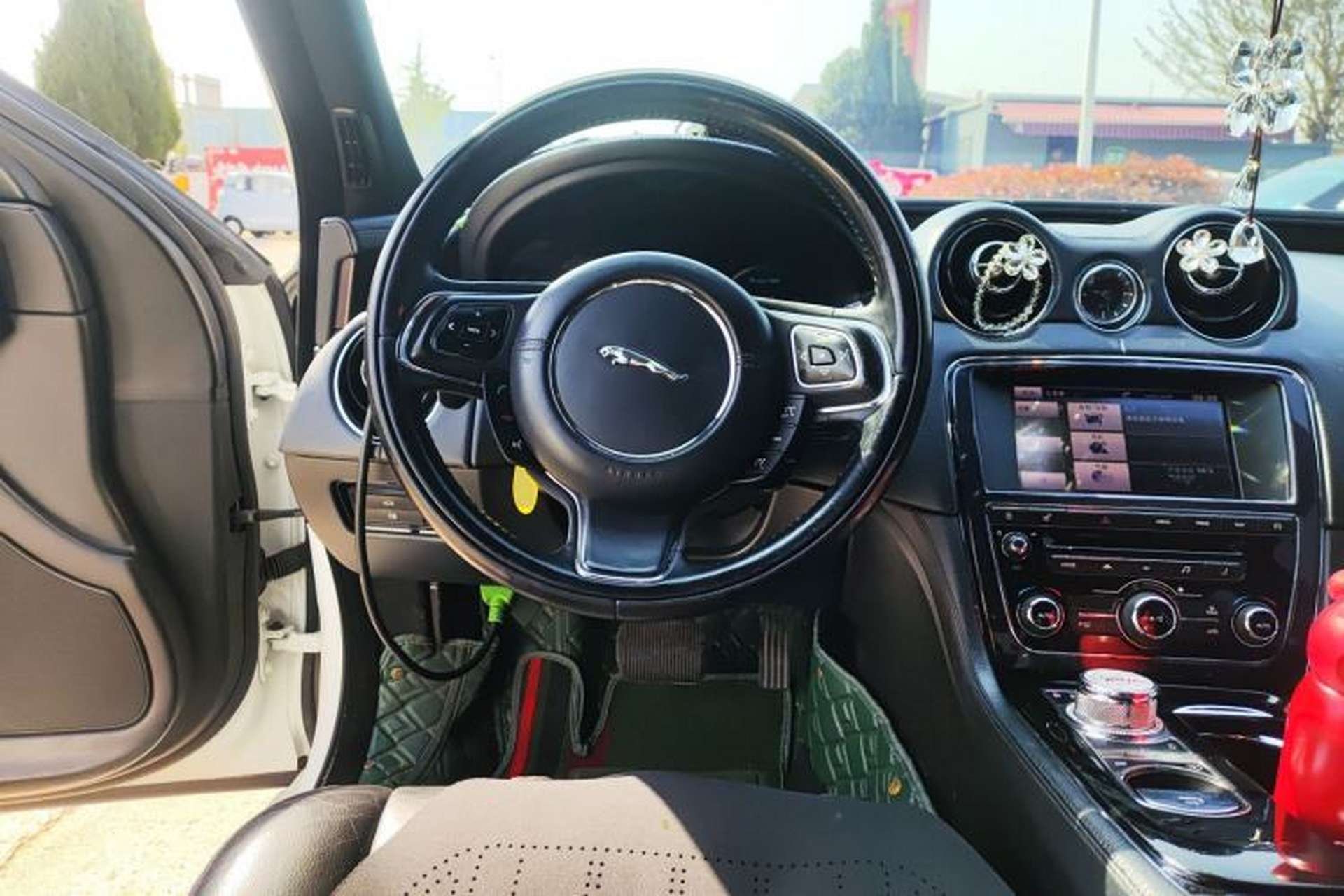 Used Jaguar XJ 2014 XJL 2.0T Two-Wheel-Drive Elegant Business Edition Steering Wheel