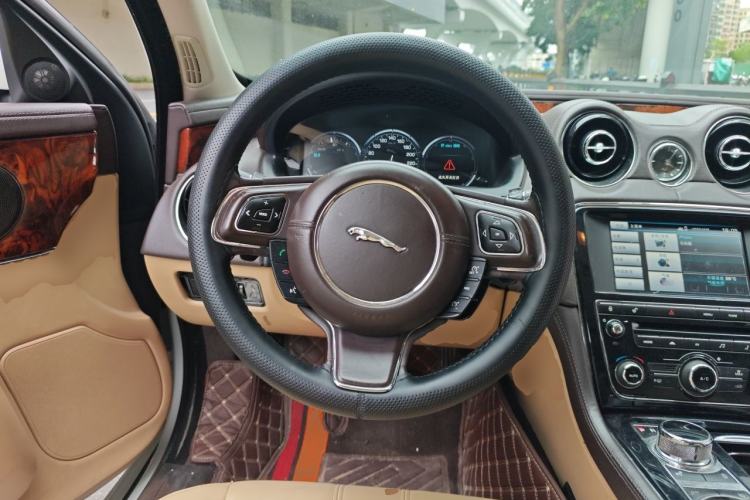 Used Jaguar XJ 2014 XJL 3.0 SC Four-Wheel Drive Panoramic Business Edition Steering Wheel