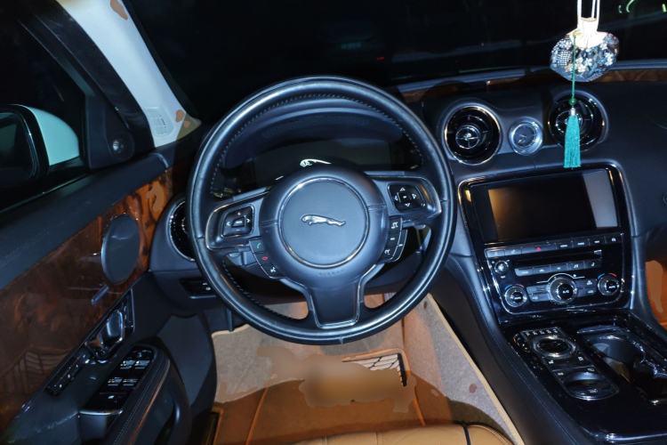 Used Jaguar XJ 2014 XJL 3.0 SC Four-Wheel Drive Panoramic Business Edition Steering Wheel