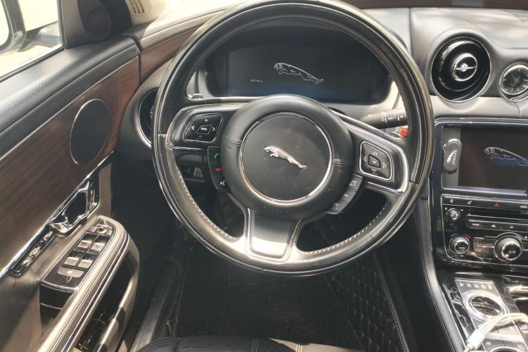 Used Jaguar XJ 2014 XJL 2.0T Two-Wheel-Drive Elegant Business Edition Steering Wheel