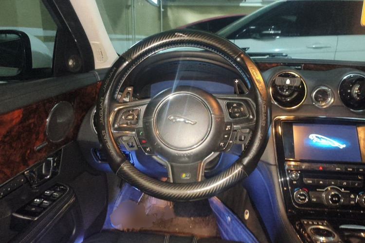 Used Jaguar XJ 2014 XJL 3.0 SC Two-Wheel-Drive Panoramic Business Edition Steering Wheel