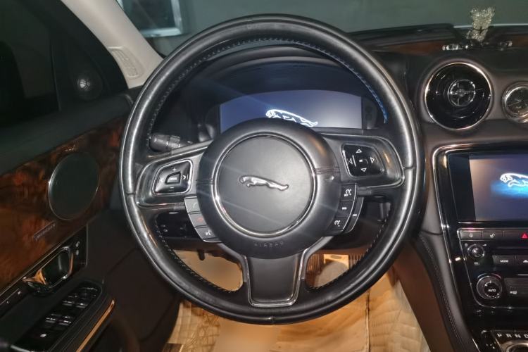 Used Jaguar XJ 2014 XJL 3.0 SC Four-Wheel Drive Panoramic Business Edition Steering Wheel