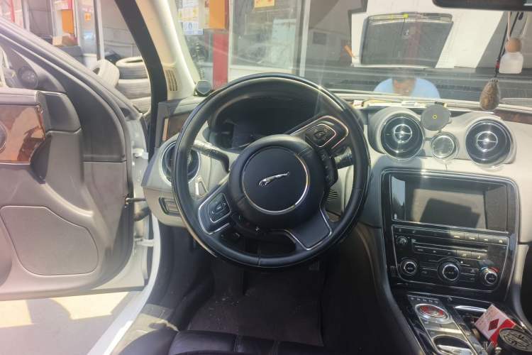 Used Jaguar XJ 2014 XJL 3.0 SC Four-Wheel Drive Panoramic Business Edition Steering Wheel