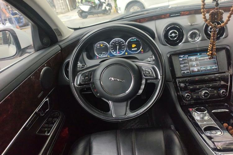 Used Jaguar XJ 2014 XJL 3.0 SC Two-Wheel-Drive Panoramic Business Edition Steering Wheel
