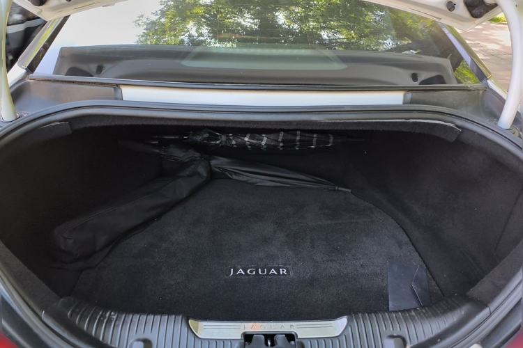 Used Jaguar XJ 2014 XJL 3.0 SC Two-Wheel-Drive Panoramic Business Edition Trunk