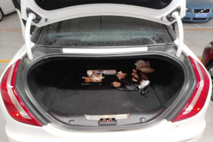 Used Jaguar XJ 2014 XJL 2.0T Two-Wheel-Drive Elegant Business Edition Trunk