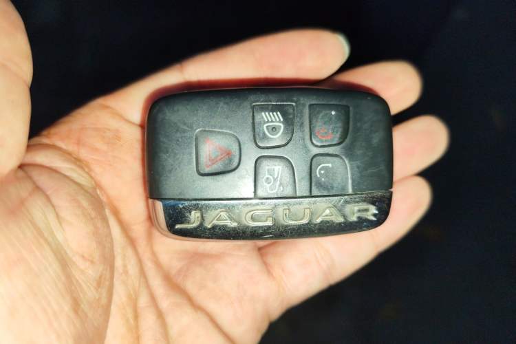 Used Jaguar XJ 2014 XJL 3.0 SC Two-Wheel-Drive Panoramic Business Edition Vehicle Key
